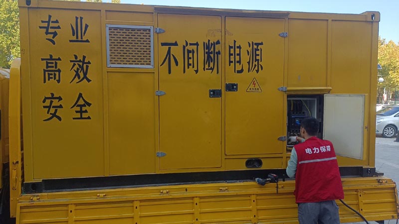 句容柴油发电机组和UPS电源配合使用时，如何避免切换过程中的电力中断？